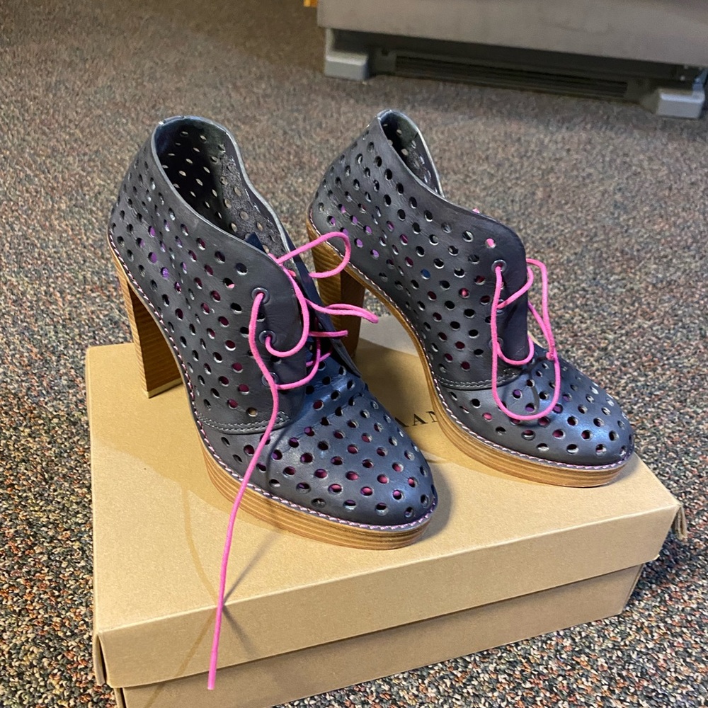 Cole Haan heels in gray with pink laces